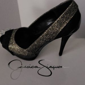 Gorgeous Jessica Simpson Black and Gold heels